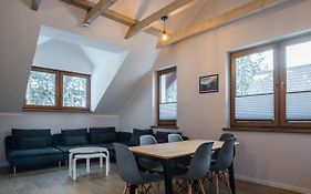 Aston -domek przy lesie, przestronny